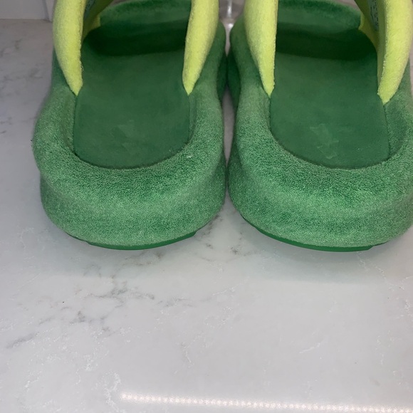 SKYLRK Justin Bieber Rest Tennis Slides Green Yellow Fuzzy Size 11 Mens - Picture 7 of 8